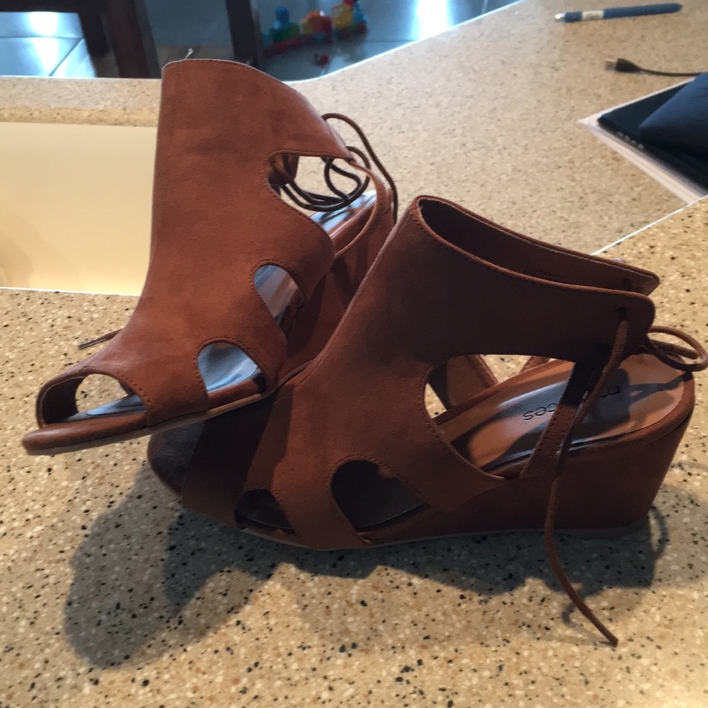 Maurice’s wedge sandals